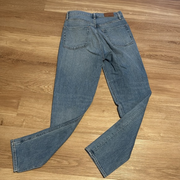 Revtown Wms. Sz. 26 Reg, High-Rise Straight Jeans, Like New - Picture 5 of 6